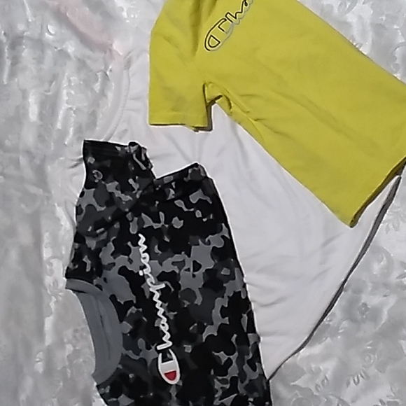 Lot of 3 Boys Champion shirts size 5 - Picture 2 of 4